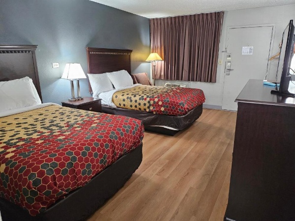 Econo Lodge Biltmore image 12